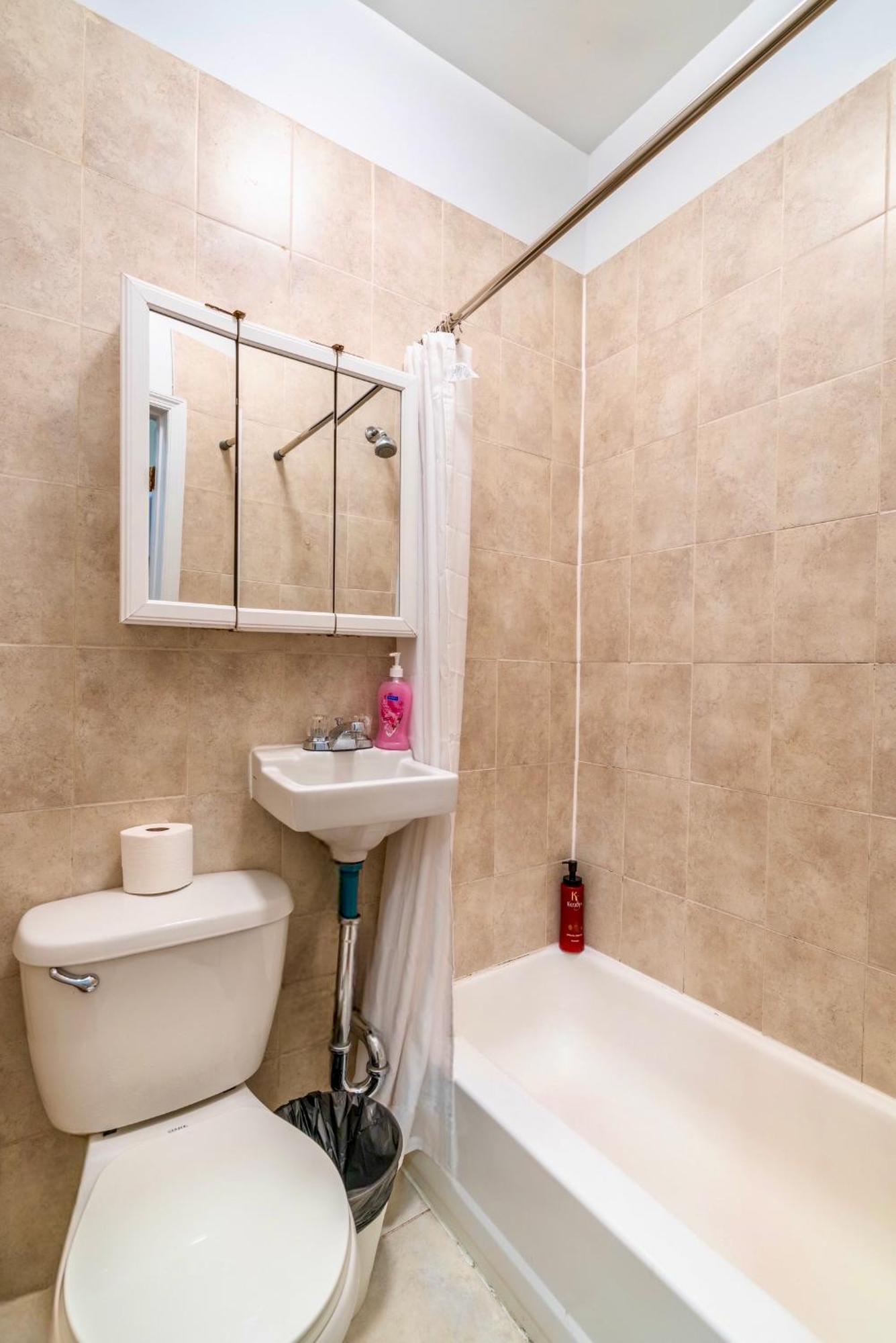 2 Bedroom Hidden Upscale Oasis Appartement