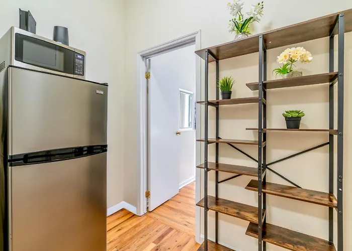 2 Bedroom Hidden Upscale Oasis